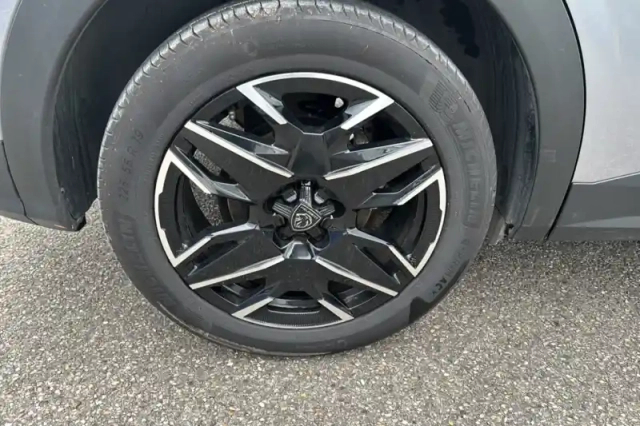 Peugeot 3008 hybrid 145 e-dcs6 — photo 14