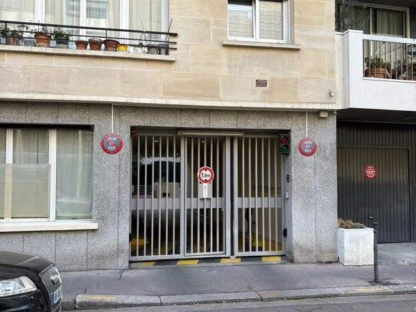 Parking à vendre Paris XVI (rue de la Source)