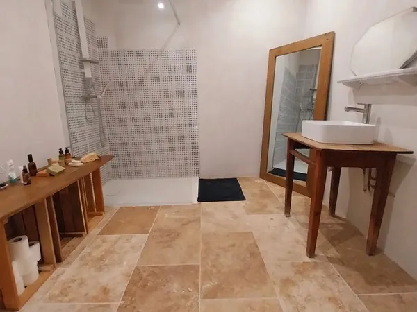 Appartement 2 chambres dispo (entre fille)