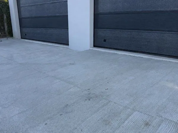 Hangar 90m2 + bureau 20m2