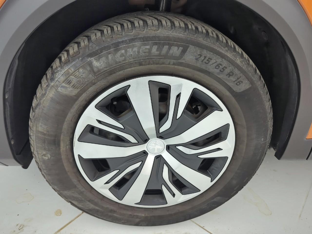 Peugeot 2008 puretech 100 s&s bvm6 active pack — photo 11