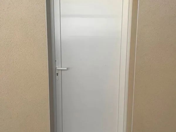 Box fermé à louer. Surface 8,5m²