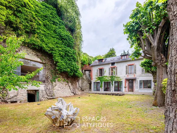 Entre roche et lumière: Demeure d'architecte et son écrin troglodyte à La Roche Guyon