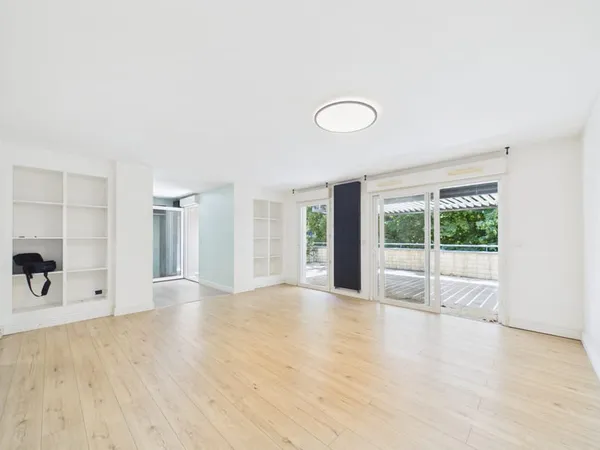 CHAMBÉRY T4 96 m2 AVEC 70 m2 DE TERRASSE CALME, VERDURE
