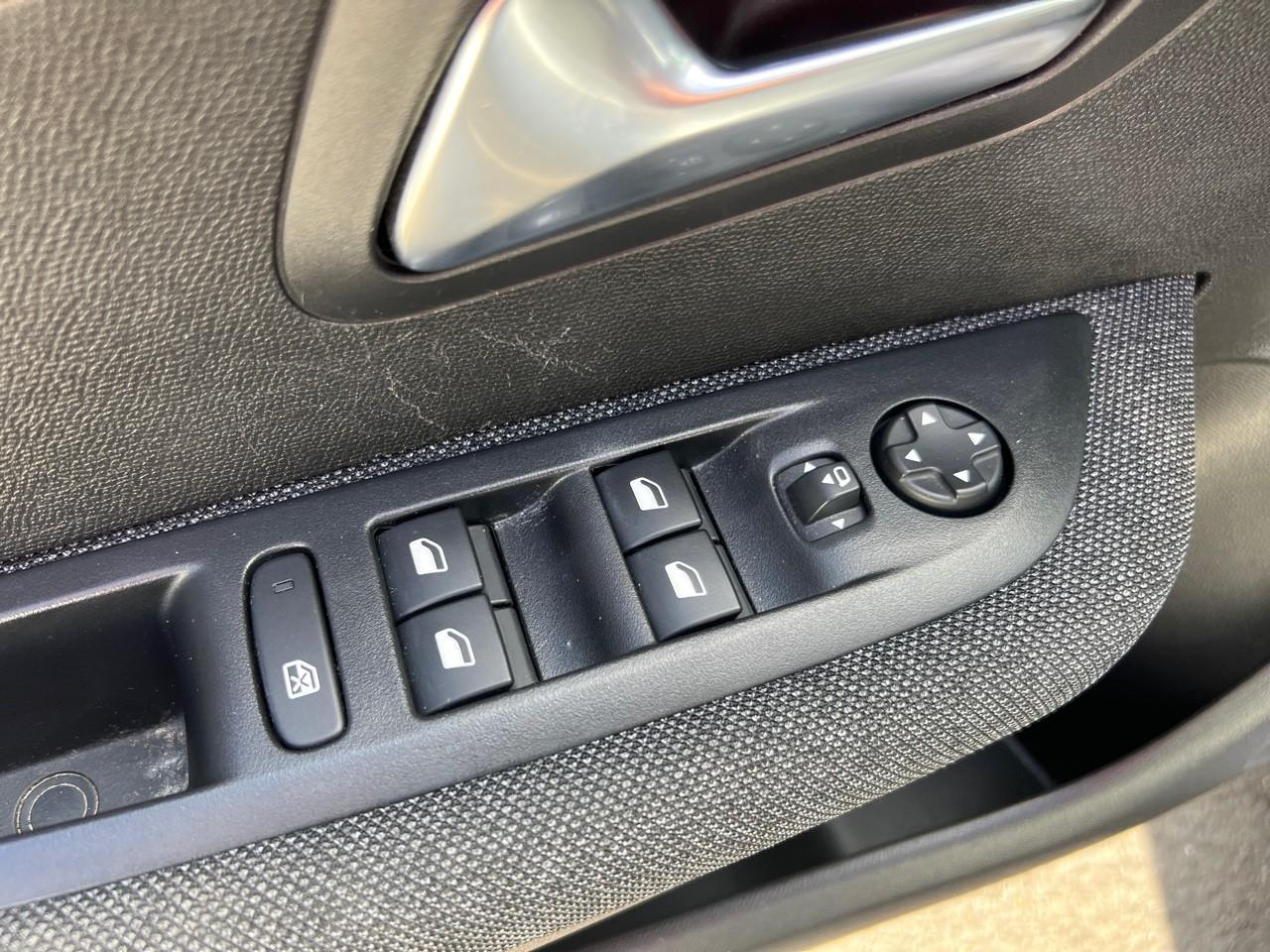 Peugeot 208 puretech 100 s&s bvm6 style — photo 18