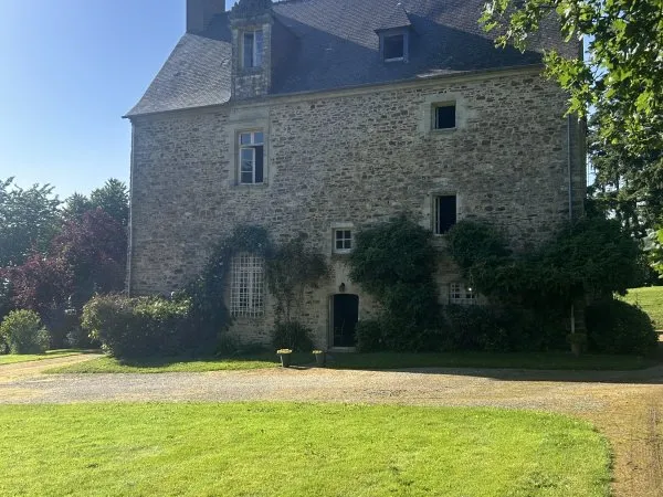 Vends manoir, Bretagne