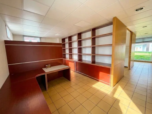 Local commercial 4 pièces 90 m²