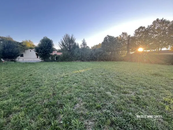 Grand terrain plat constructible, Revel, 1240m2