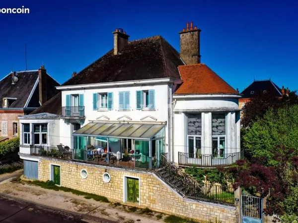 Maison 8 pièces 239 m²