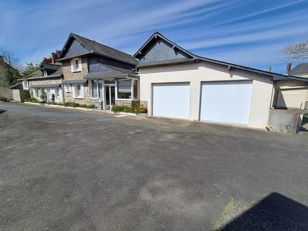 MAISON de 176m2 et 5 garages