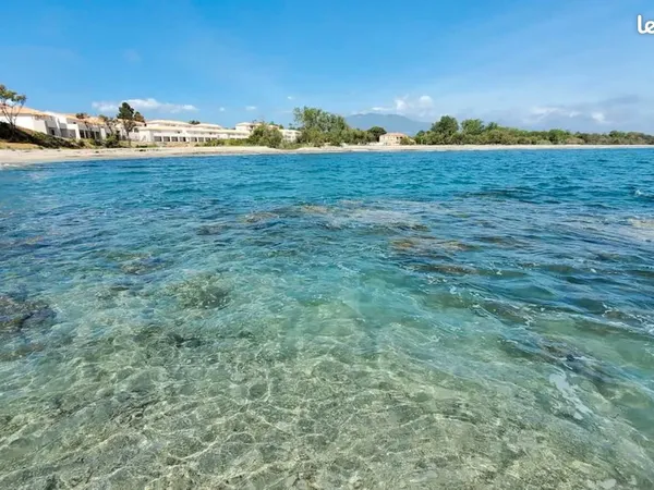Appartement T3 en bord de plage, piscine, parking