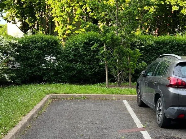 Place de parking à louer - Vitry-sur-Seine - Proche Mairie - 80 /mois
