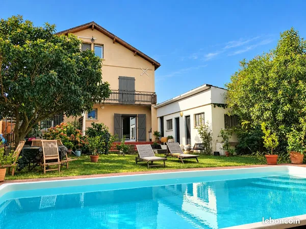 Maison 164 m² - 6 chambres - Piscine - Garage 2 voitures - Terrain 470 m² - Vente de particulier à p