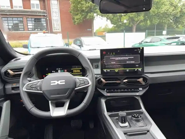 Dacia Bigster hybrid-g 150 4x4 / attelage + marchepieds — photo 11