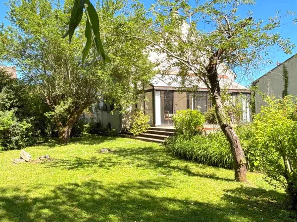 MAISON SUR TERRAIN DE 5 700 M2 AVEC DEPENDANCE
