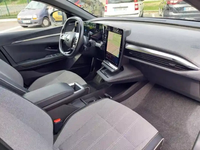 Renault Megane e-tech ev60 220 ch optimum charge — photo 12
