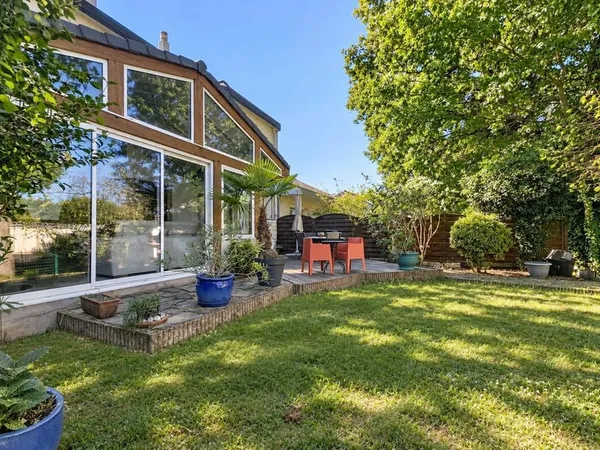 Maison familiale de 115 m² - 4 chambres, jardin et garage