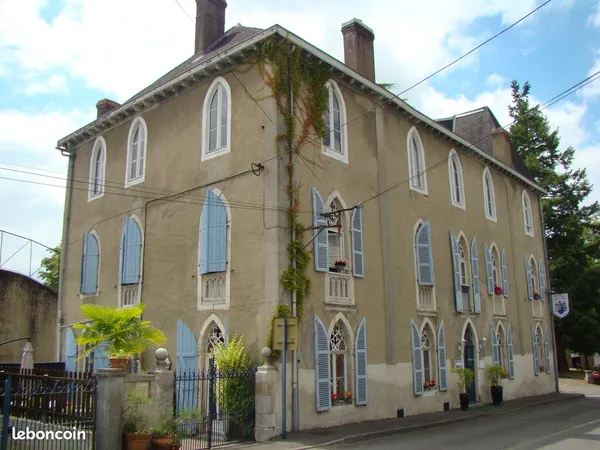 Maison magnifique, fort caractère, multiples possibilités
