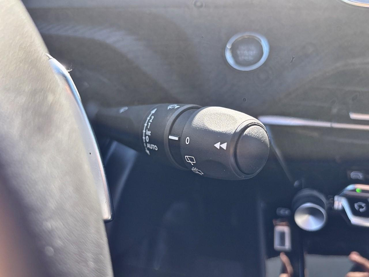 Peugeot 2008 1.2 hybrid 145ch allure e-dcs6 — photo 29