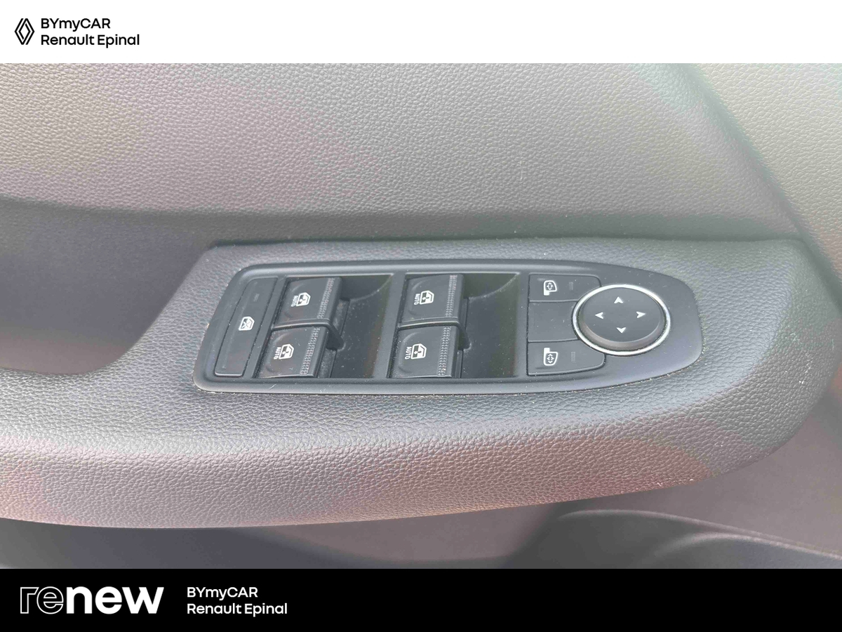 Renault Clio TCe 90 — photo 20