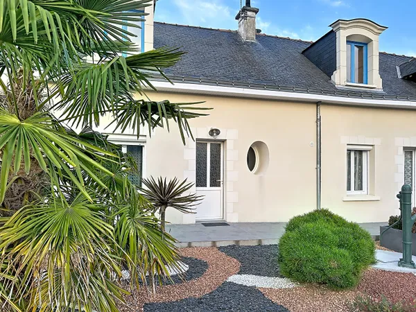 Ensemble immobilier à Longué aux multiples possibilités