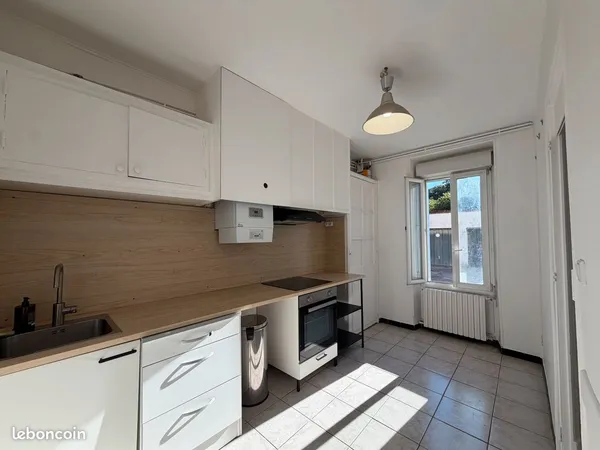 Maison Location Salon-de-Provence 4p 80m² 900€