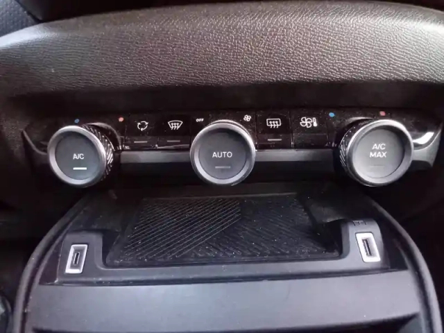Citroën C4 puretech 130 s&amp;s eat8 — photo 22