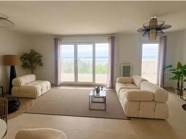 SETE - Appartement récent type 4 pièces et 2 parkings privés