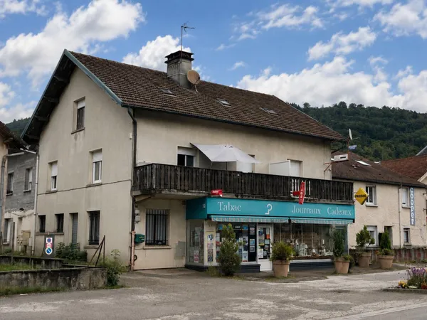 Immeuble - 6 appartements et 1 local commercial