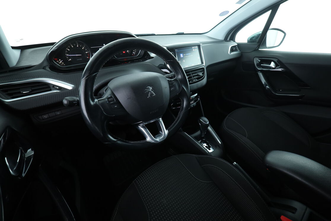 Peugeot 208 1.2 PureTech Allure EAT6 — photo 10