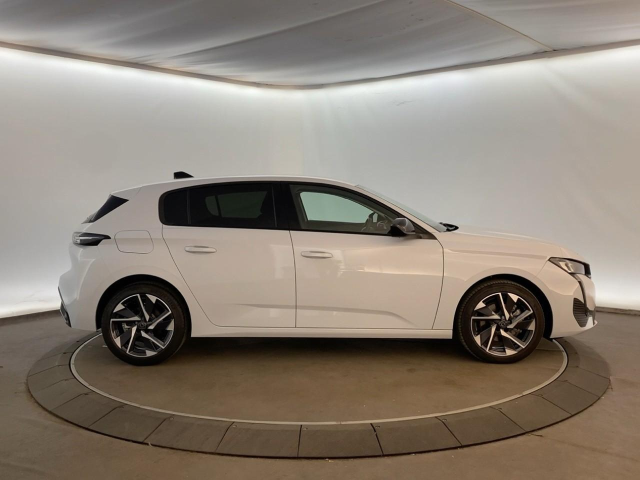 Peugeot 308 hybrid 145 e-dcs6 allure — photo 4
