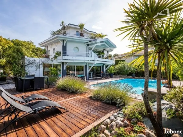 Maison 6 pièces 205 m²