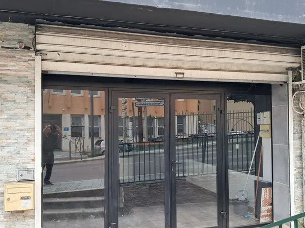 CENTRE AJACCIO local de 36m2 et 2 locaux de 26M2 mitoyens etat neuf avec accès parking voiture
