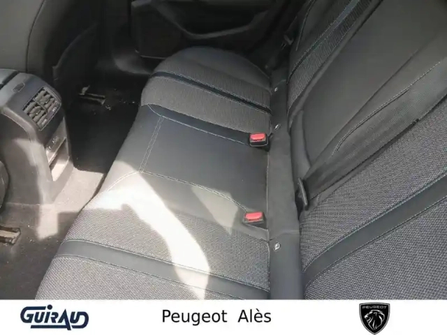 Peugeot 308 sw phev 180 e-eat8 — photo 11