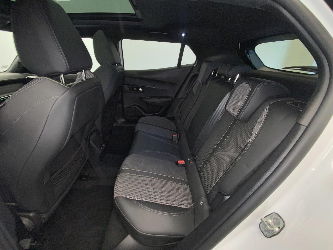 Peugeot 2008 puretech 130 s&s eat8 gt — photo 10