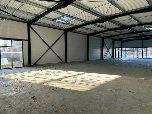 Local commercial 200 m²