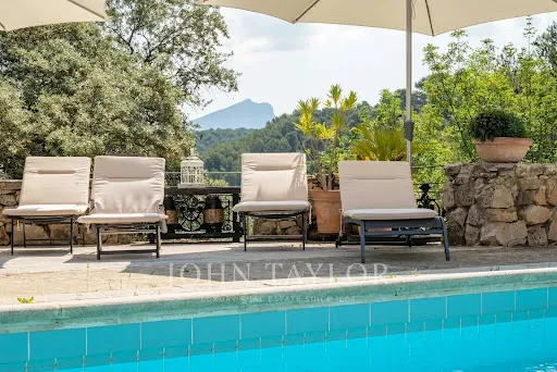 Propriété 303 m²
