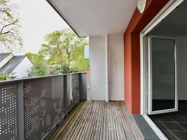 T3 59m² · Centre-bourg · Lumineux sud · Balcon terrasse + Box fermé · Tram & bus