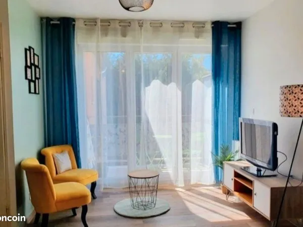 Un havre de paix au dernier étage : T1 lumineux avec balcon Ouest, calme absolu & garage fermé - Lyo