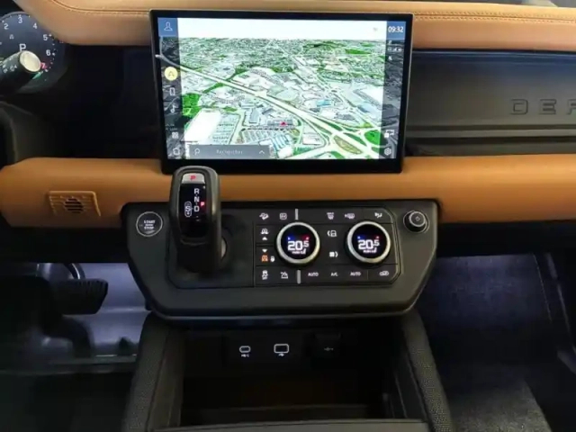 Land Rover Defender 110 2.0 p400e x-dynamic hse — photo 10