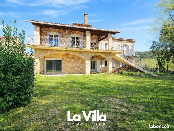 Villa 14 pièces 366 m²
