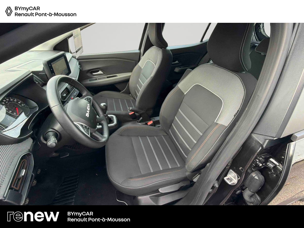 Dacia Sandero TCe 90 — photo 11