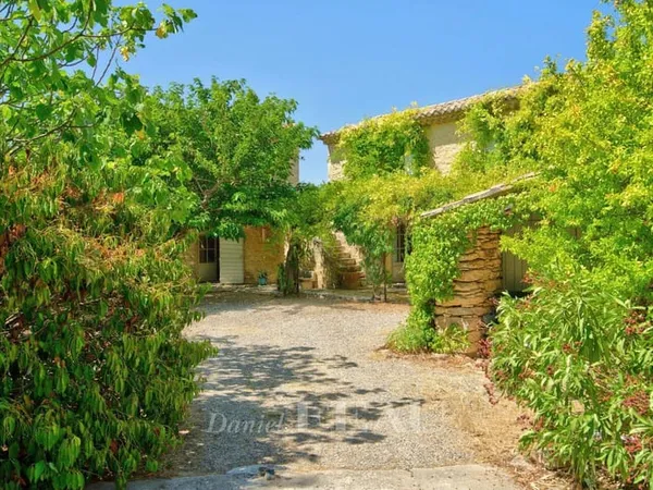 Mas provençal 10 pièces 297 m²