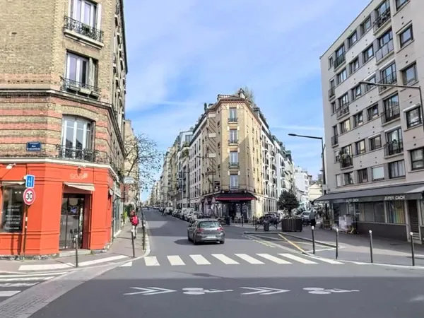 Local commercial 2 230 m²