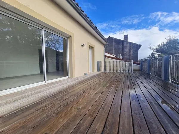 Appartement t4 + terrasse + parking + cave a tain l'hermitage