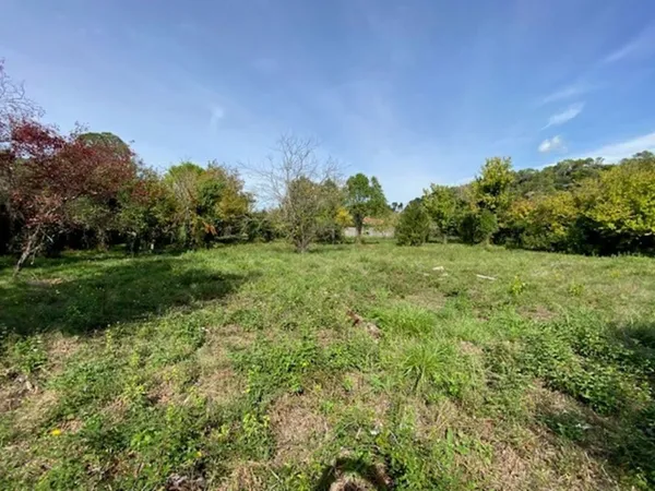 Terrain 600 m²