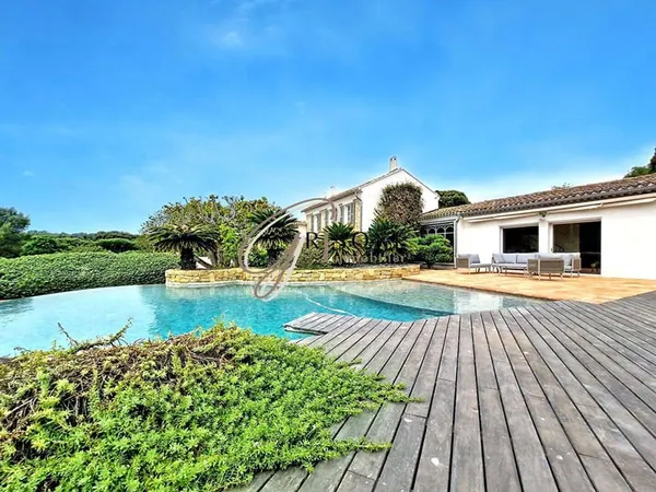 Villa 7 pièces 229 m²