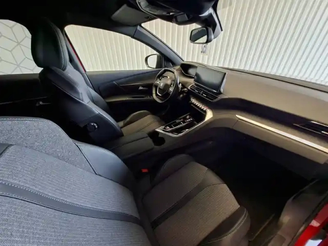 Peugeot 3008 hybrid 180 e-eat8 — photo 11