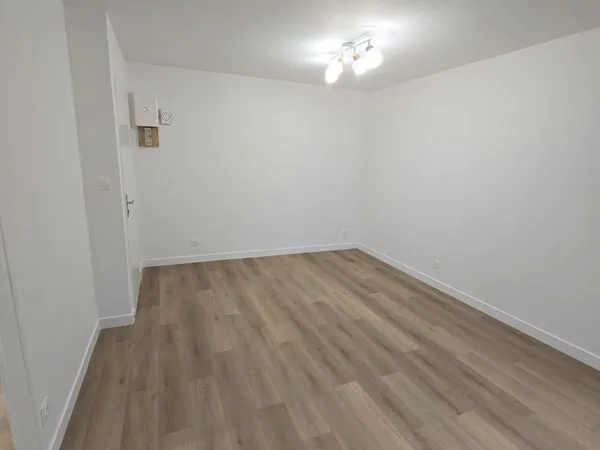 STUDIO 23 m² - CENTRE-VILLE NIORT, secteur Brèche Gare - CALME - REFAIT À NEUF