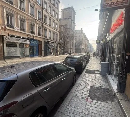 Commerce habillement/textile 95 m²
